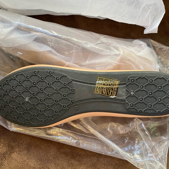 New Tan Flats - Picture 6 of 7